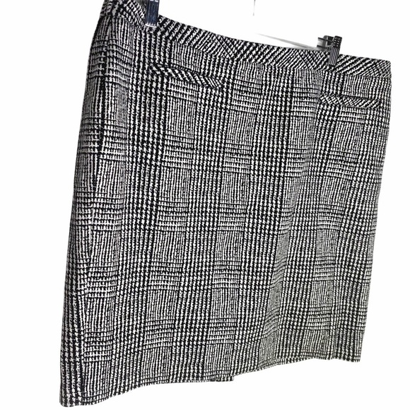 Talbots Woman Petites Black&White Glen Plaid Skirt - Picture 2 of 13
